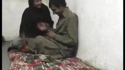 بہت فعال طور پر busty اس کے منہ میں ایک سخت عضو فیلم الکسیس سکسی تناسل لیتا ہے.