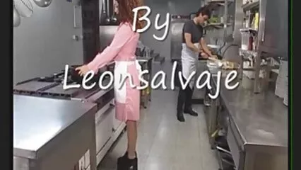 سنہرے بالوں والی اپنی چوت کو کھلونے سے اچھی طرح سکس الکسیس با جوردی پیار کرتی ہے۔