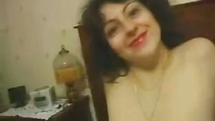 بزنس سوٹ میں ملبوس ایک فیلم سکسی های الکسیس آدمی نے ڈھٹائی سے پڑوسی کو چودا۔