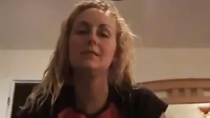 ایک بڑا فیلمسکسی الکسیس clitoris کے ساتھ ایک پتلی چوزہ ایک بلی پر چھلانگ لگا.