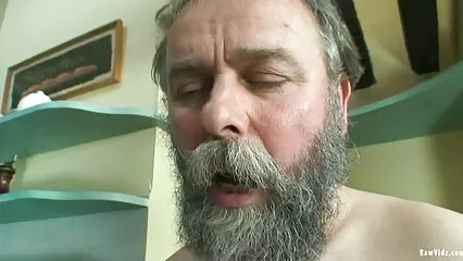 سیکس کے عمل میں مالکن آدمی کے فیلم های سکسی الکسیس چہرے پر بیٹھ گئی۔