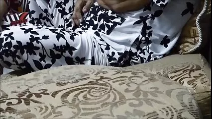 ایک الکسیس پورن پیاری گڑیا پھیلی ہوئی کالی مرچ پر چڑھ گئی۔