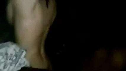 اکیلی لڑکی بیڈ پر ڈلڈو کے ساتھ مشت زنی سکی الکسیس کر رہی ہے۔