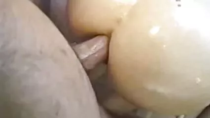 ایک گرم بستر میں، ایک لڑکی صبح مشت زنی سکس الکسیس از کون کر رہی ہے۔