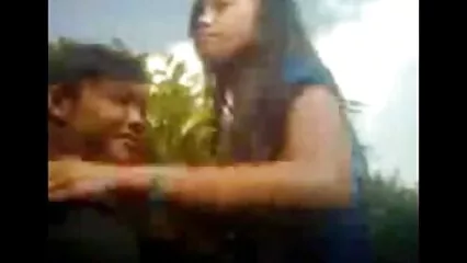 شاندار عورت نے تالاب کے کنارے خوبصورت چھاتی کو ننگا فیلمسکس الکسیس کیا۔