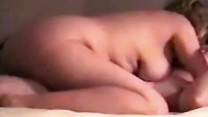 کالے بالوں والی لڑکی مرد کے ممبر پر فیلمسکسی الکسیس تگزاس ٹوپی ڈال کر بیٹھ گئی۔