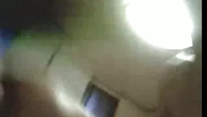 ایک گرم بلی میں گھس گیا اور پھر فیلمسکسیالکسیس اسے گندگی کے سوراخ میں پھنس گیا۔