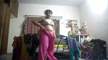 Umnichka آزادانہ طور پر ایک کھلونے کے ساتھ perdolit kunku. دیدن فیلم سکسی الکسیس