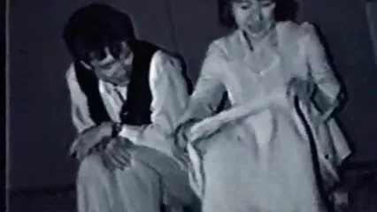 ایک نوجوان جذبہ چوستا ہے اور عضو تناسل کے ساتھ داخل ہونے سکس با الکسیس تگزاس کے لئے بلی دیتا ہے۔