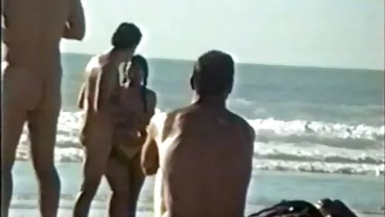 ایک بڑے فیلم یکسی الکسیس آفس میں بسٹی نے ڈائریکٹر کا لنڈ چوس لیا۔