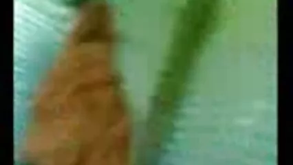خود پر قابو نہ رکھ سکا، دوست نے اپنی پینٹی کو دھکیل دیا اور بلی کو چدایا۔ فیلم الکسیس سکسی